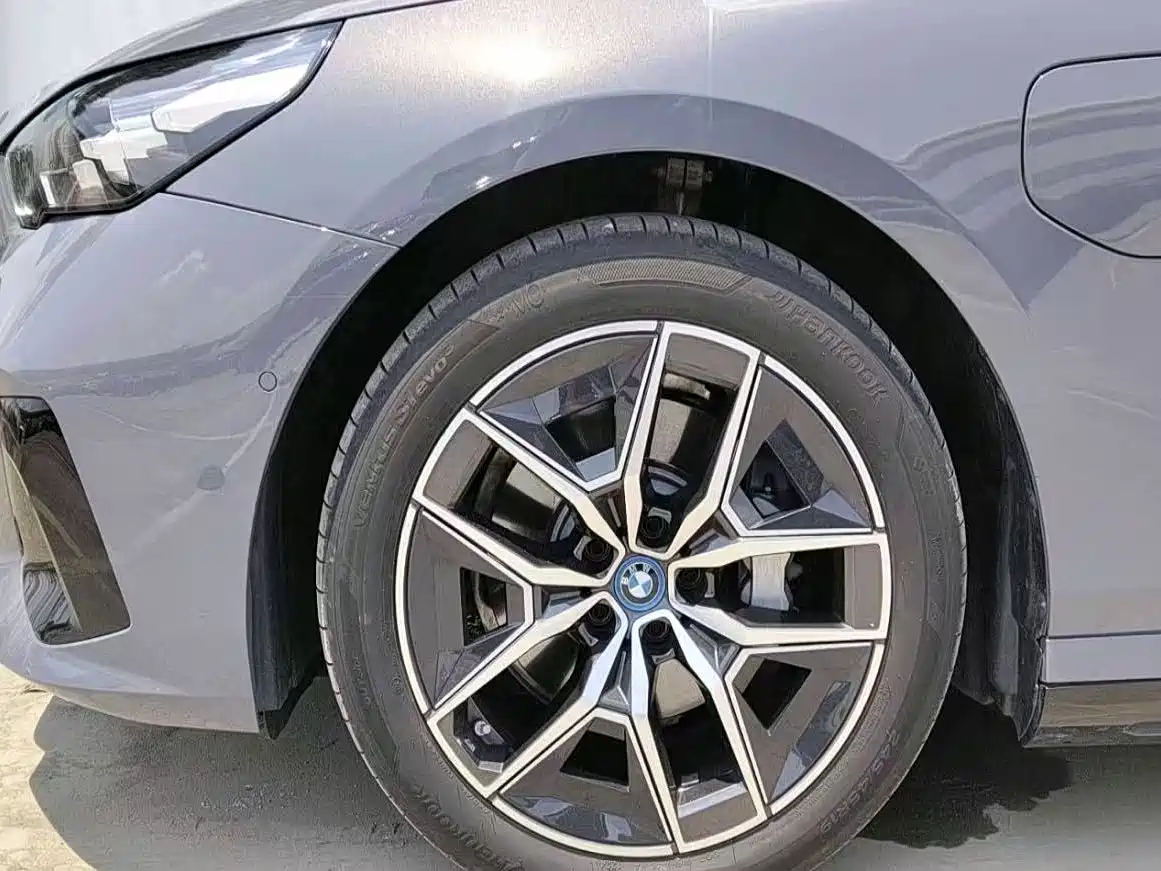 BMW i5 2024 2024 eDrive 35L Premium Model M Sport Package