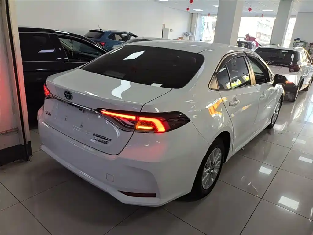 Toyota Corolla 2022 Hybrid 1.8L E-CVT Pioneer Edition фото 7