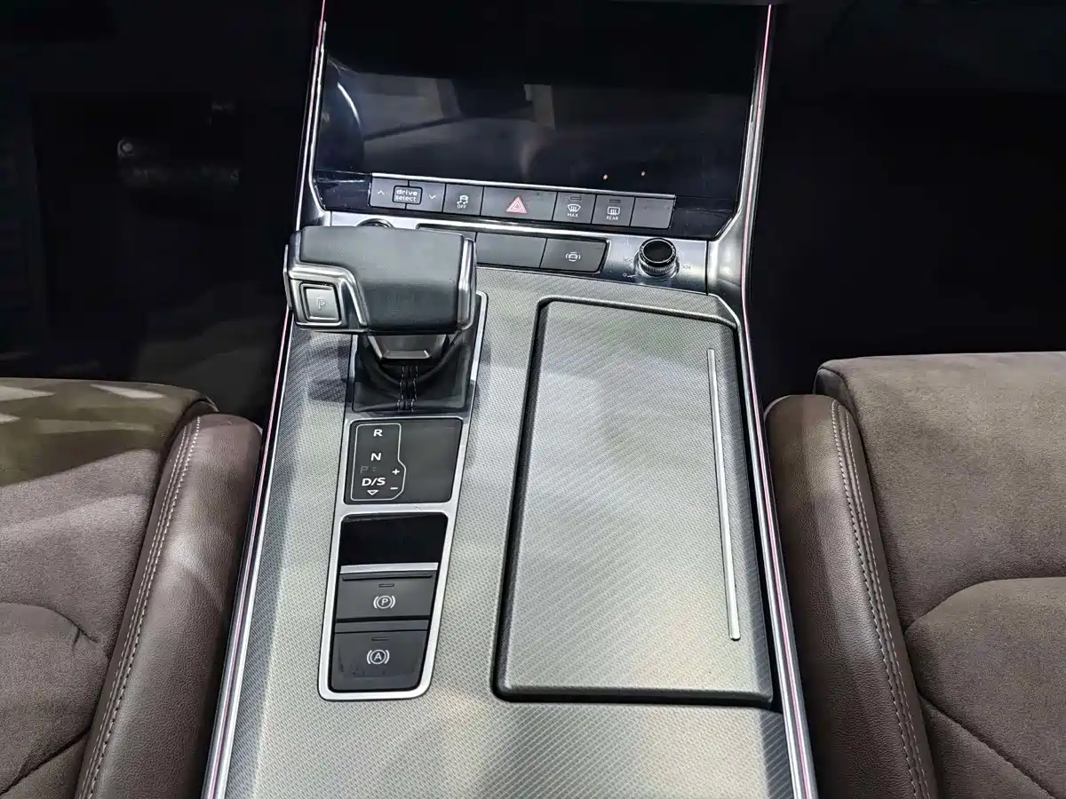 Фото 10 - Audi A7L