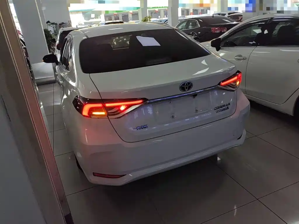 Toyota Corolla 2022 Hybrid 1.8L E-CVT Pioneer Edition фото 5