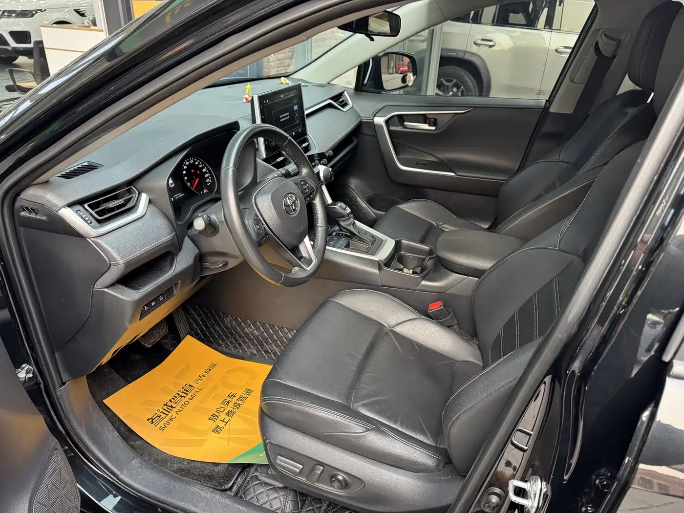Toyota Wildlander 2022 2.0L CVT FWD Luxury Edition фото 8