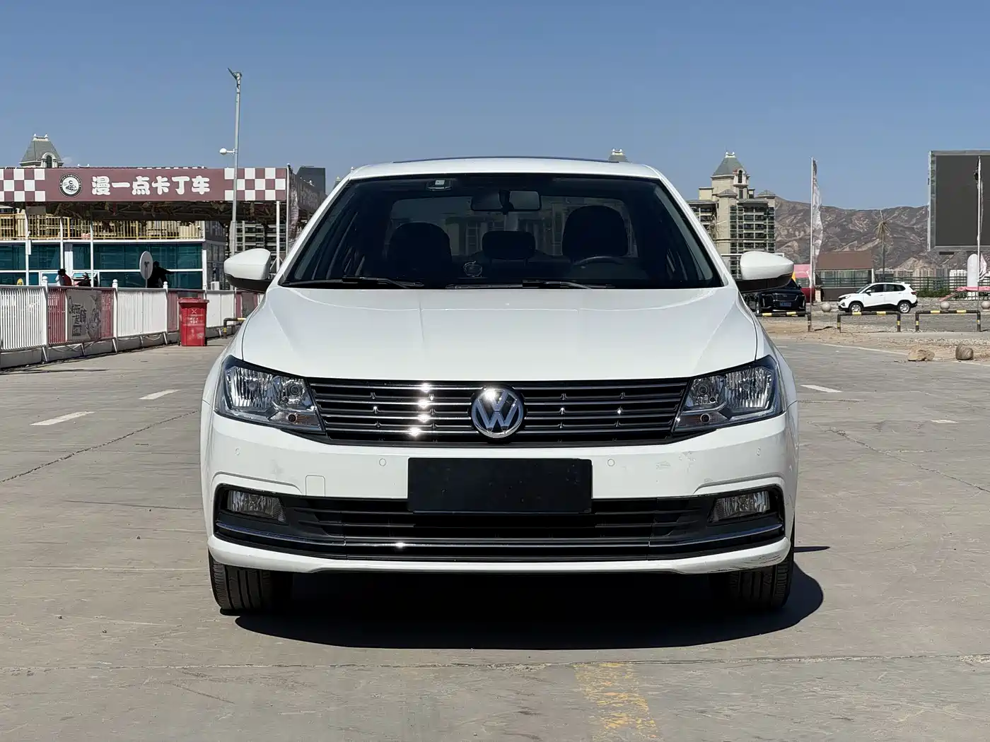 Volkswagen Lavida 2017 1.6L Automatic Comfort Edition фото 2
