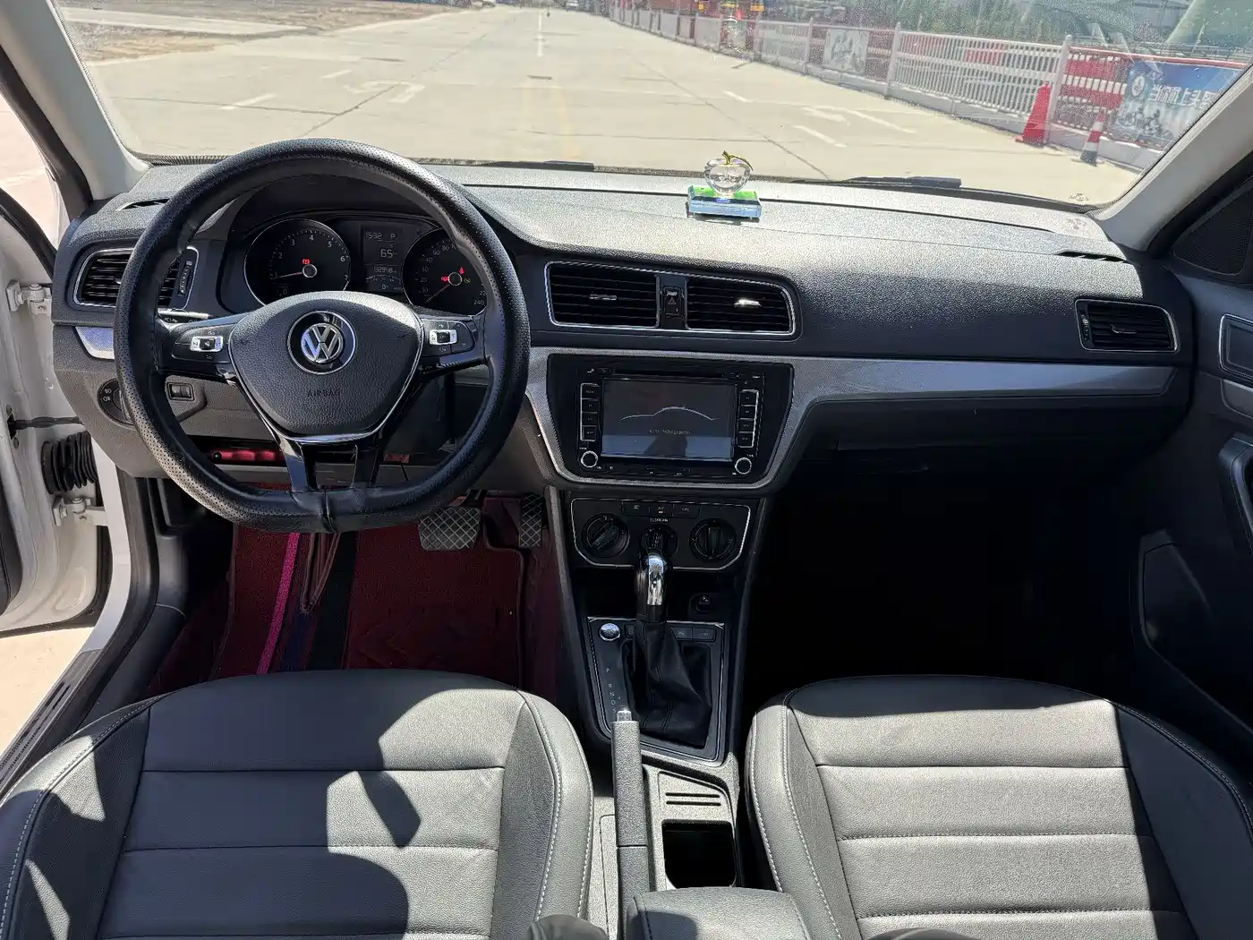 Volkswagen Lavida 2017 1.6L Automatic Comfort Edition фото 7