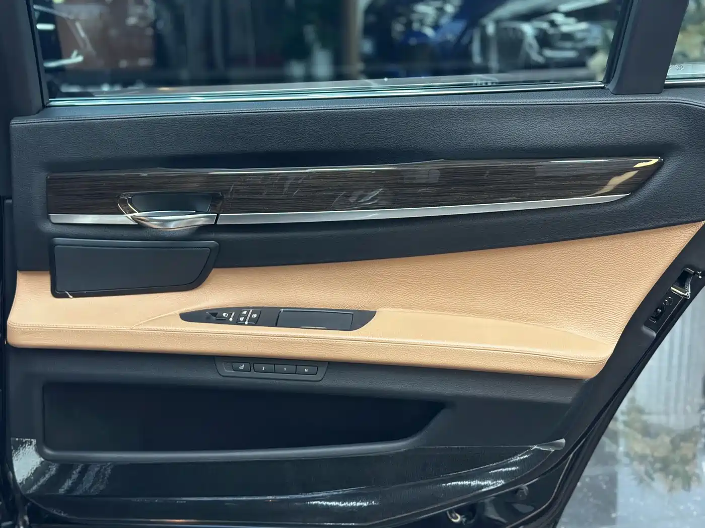 BMW 7 Series 2011 750Li xDrive фото 9