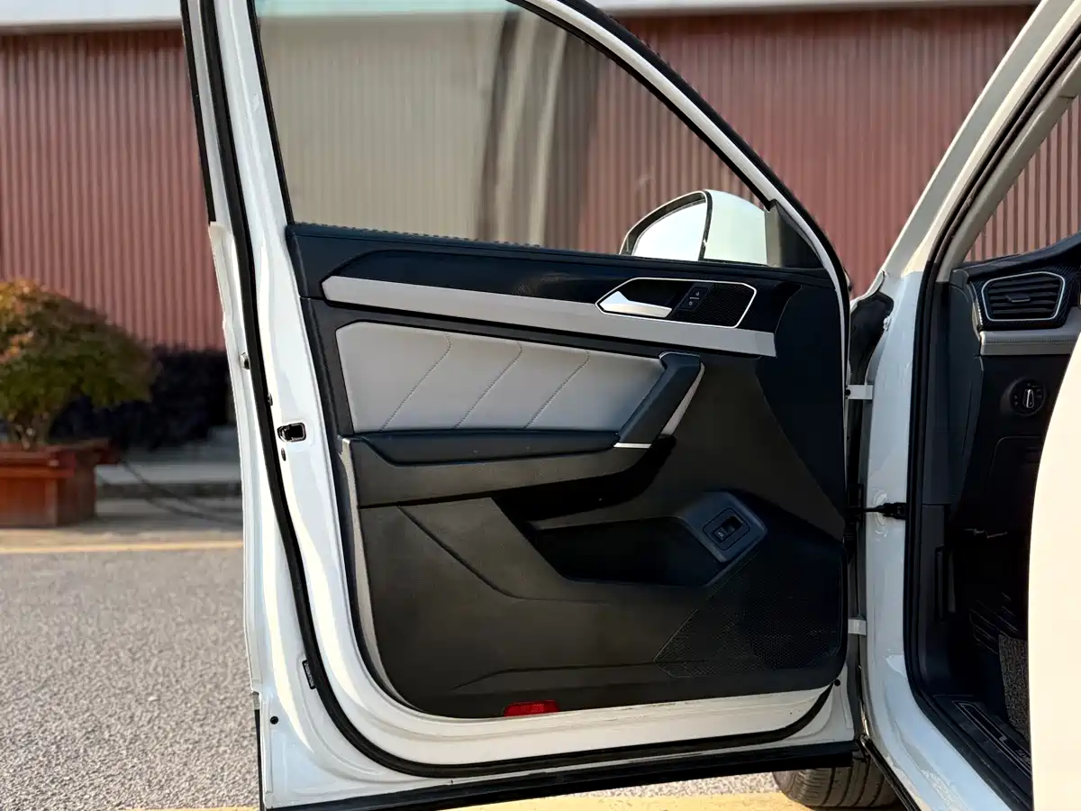 Volkswagen Tayron 2023 300TSI 2WD Luxury Plus Advanced Edition фото 15