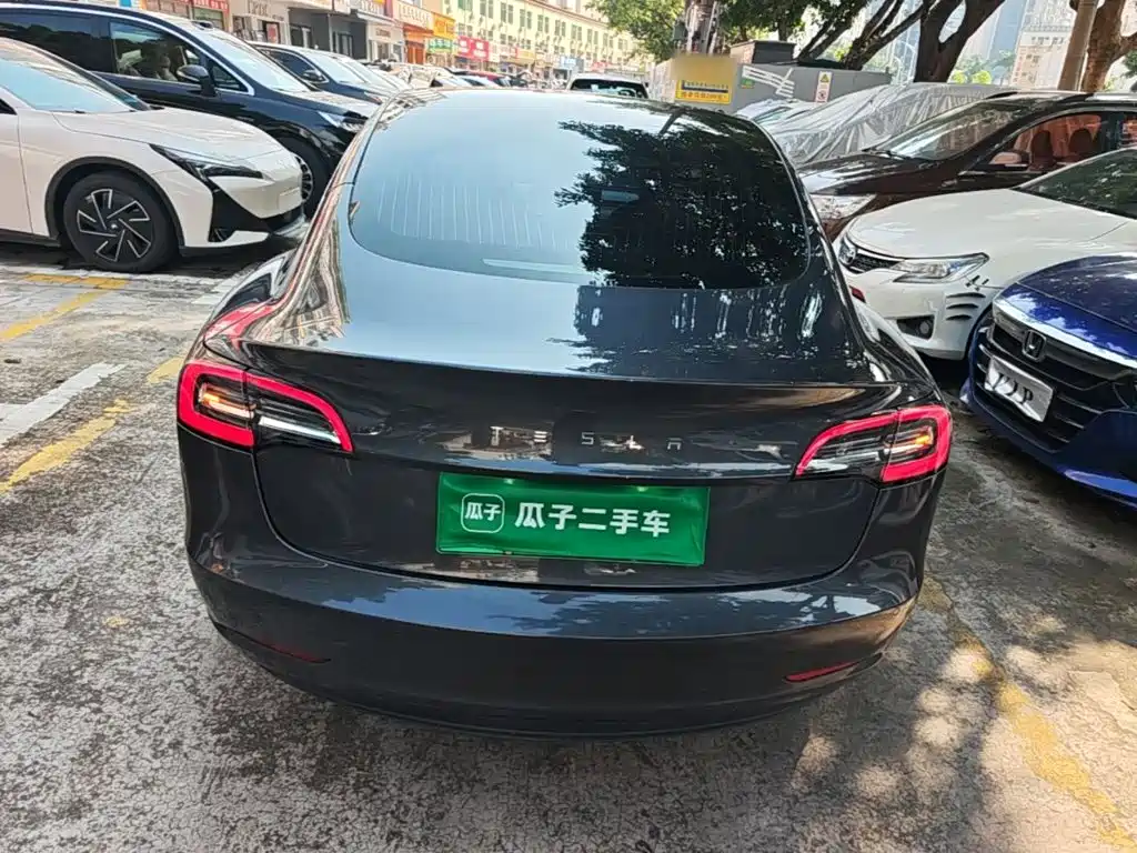 Фото 6 - Tesla Model 3