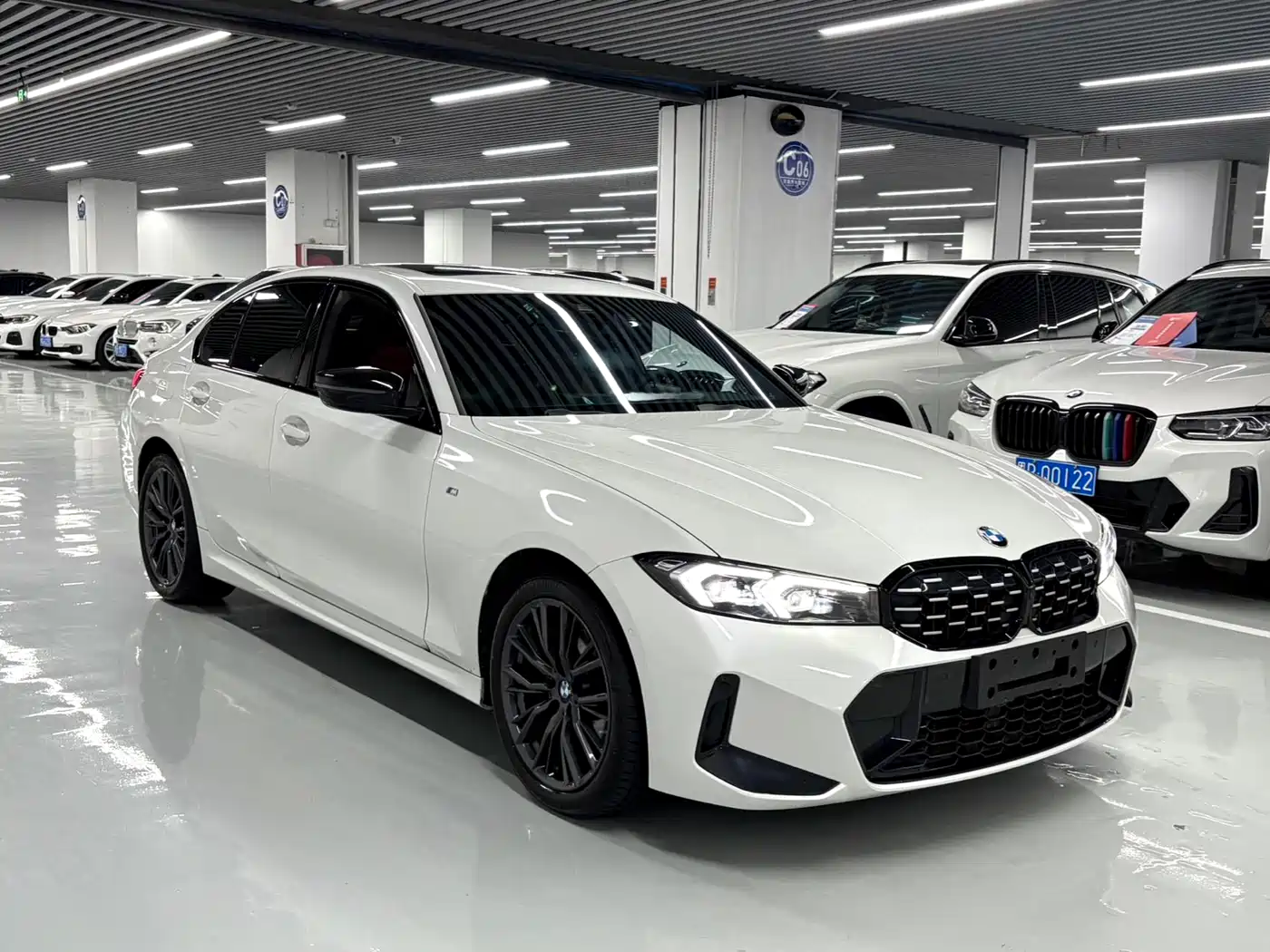 BMW 3 Series 2024 325i M Sport Shadowline Package фото 3
