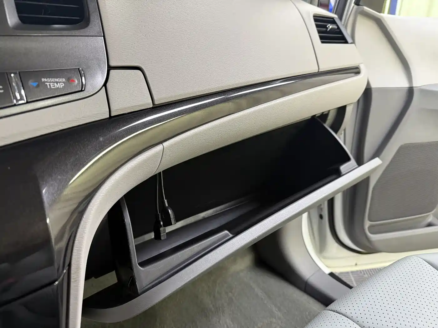Toyota Sienna 2015 3.5L 2WD LE фото 21