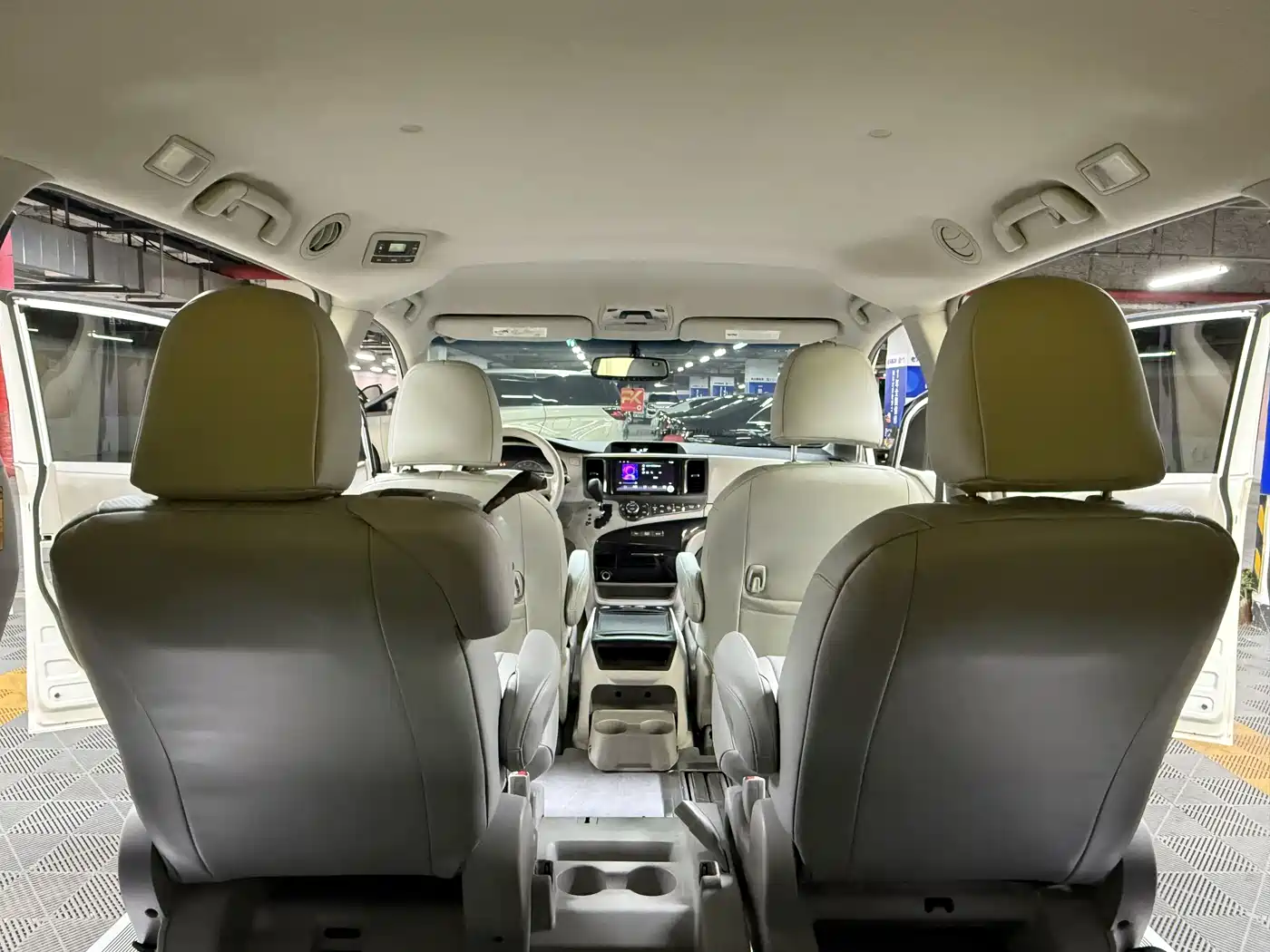 Toyota Sienna 2015 3.5L 2WD LE фото 43