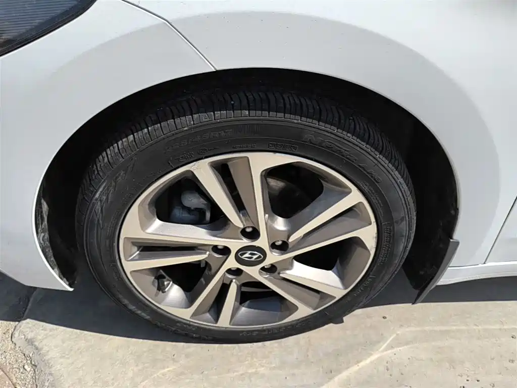 Hyundai Elantra 2016 Model 1.6L Automatic Smart Elite фото 23