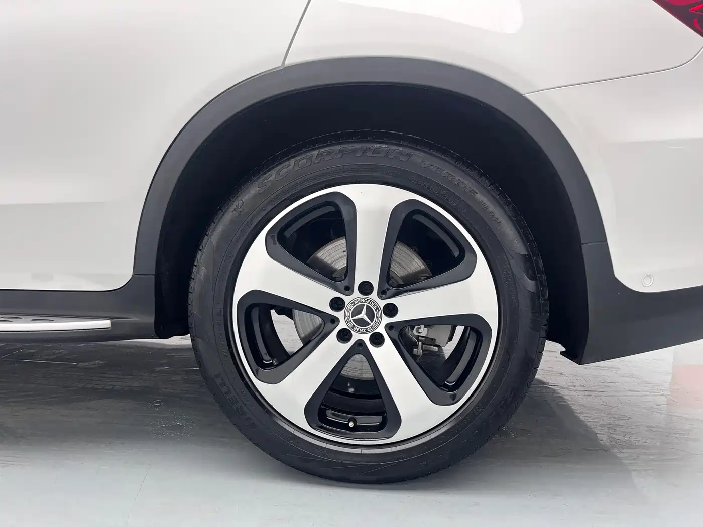 Mercedes-Benz GLC 2018 Facelift GLC 260 4MATIC Luxury фото 19