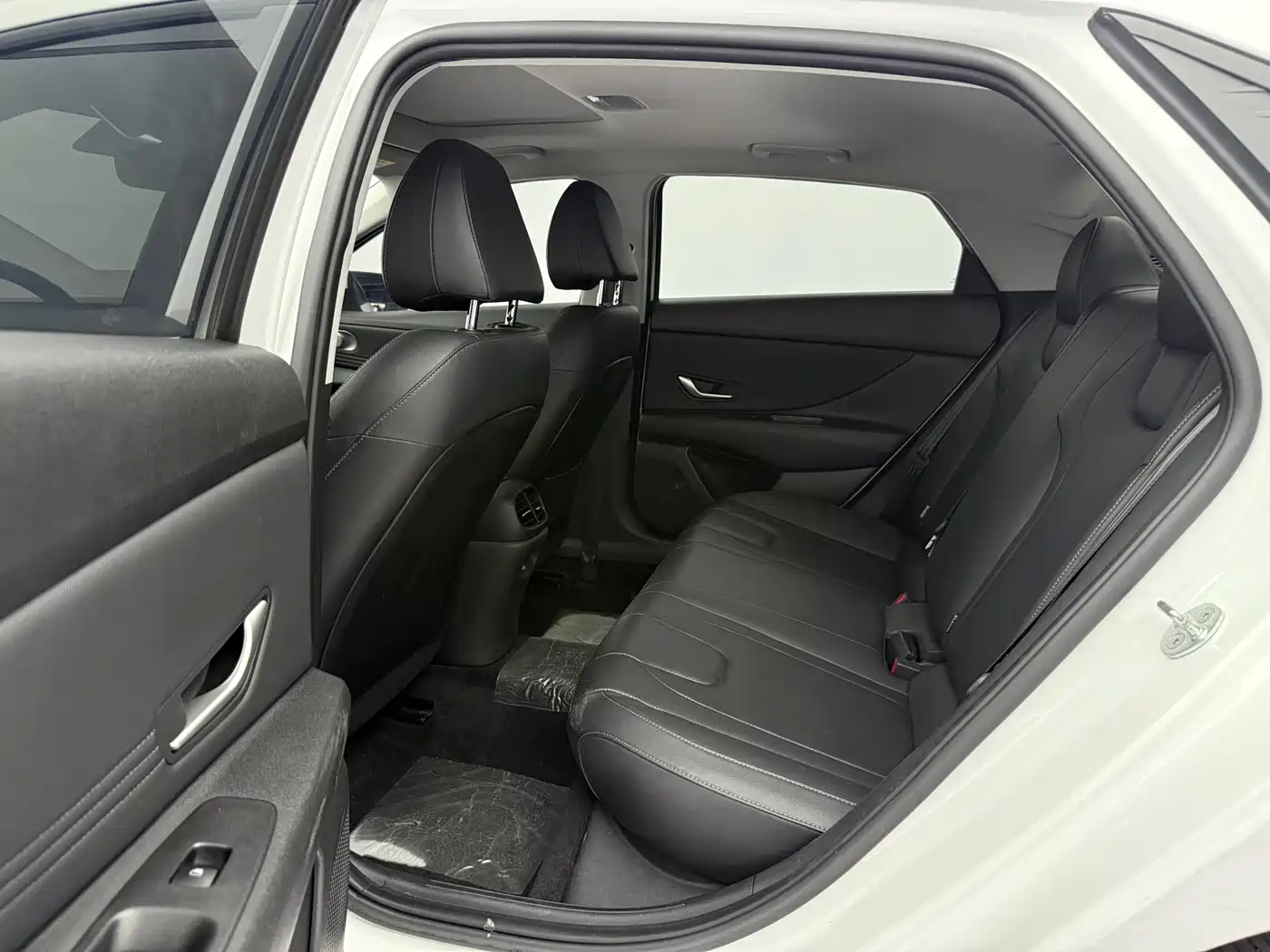 Hyundai Elantra 2022 1.5L CVT GLX Elite Edition фото 12