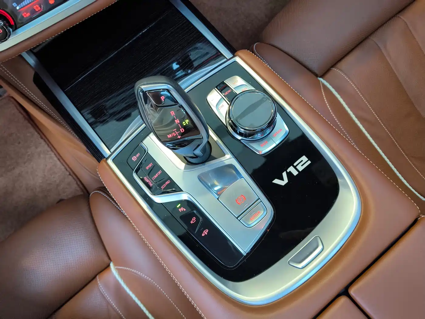 BMW 7 Series 2018 M760Li xDrive фото 10