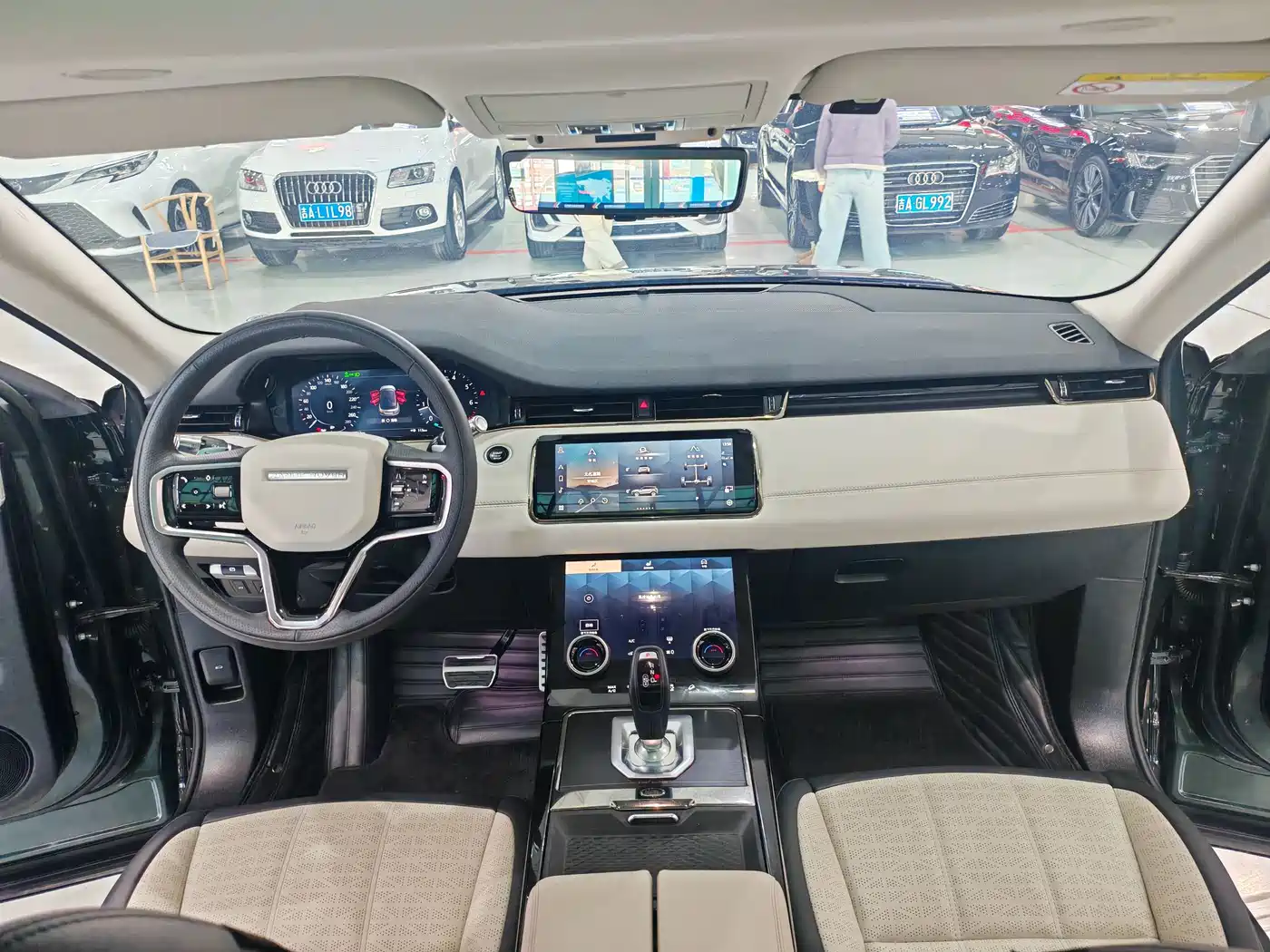 Land Rover Range Rover Evoque 2021 Range Rover Evoque L 249PS R-Dynamic First Edition Launch Edition фото 6