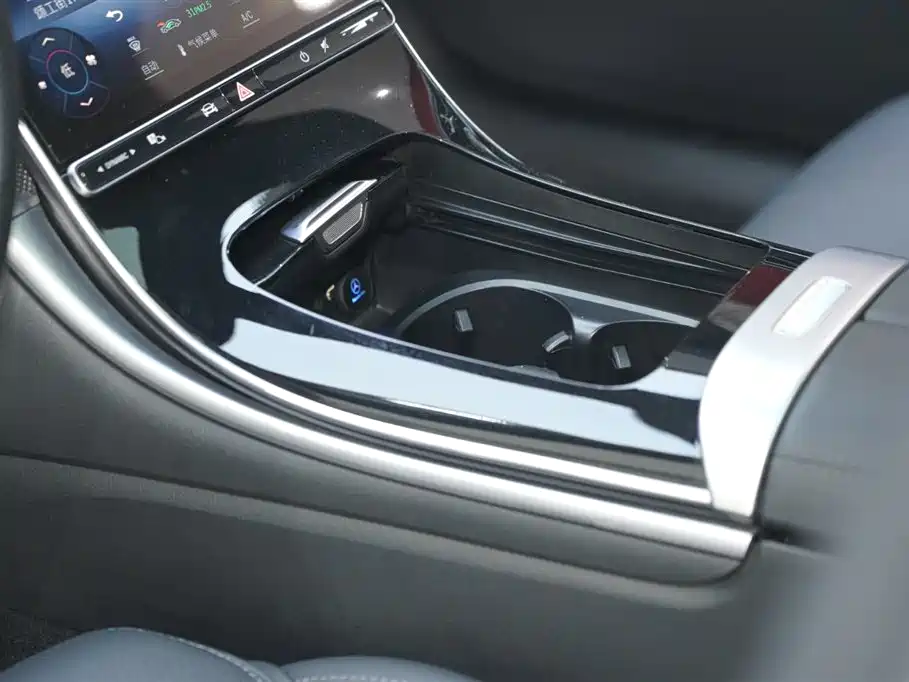 Mercedes-Benz C-Class 2023 Facelift C 260 L Night Sport Edition фото 13