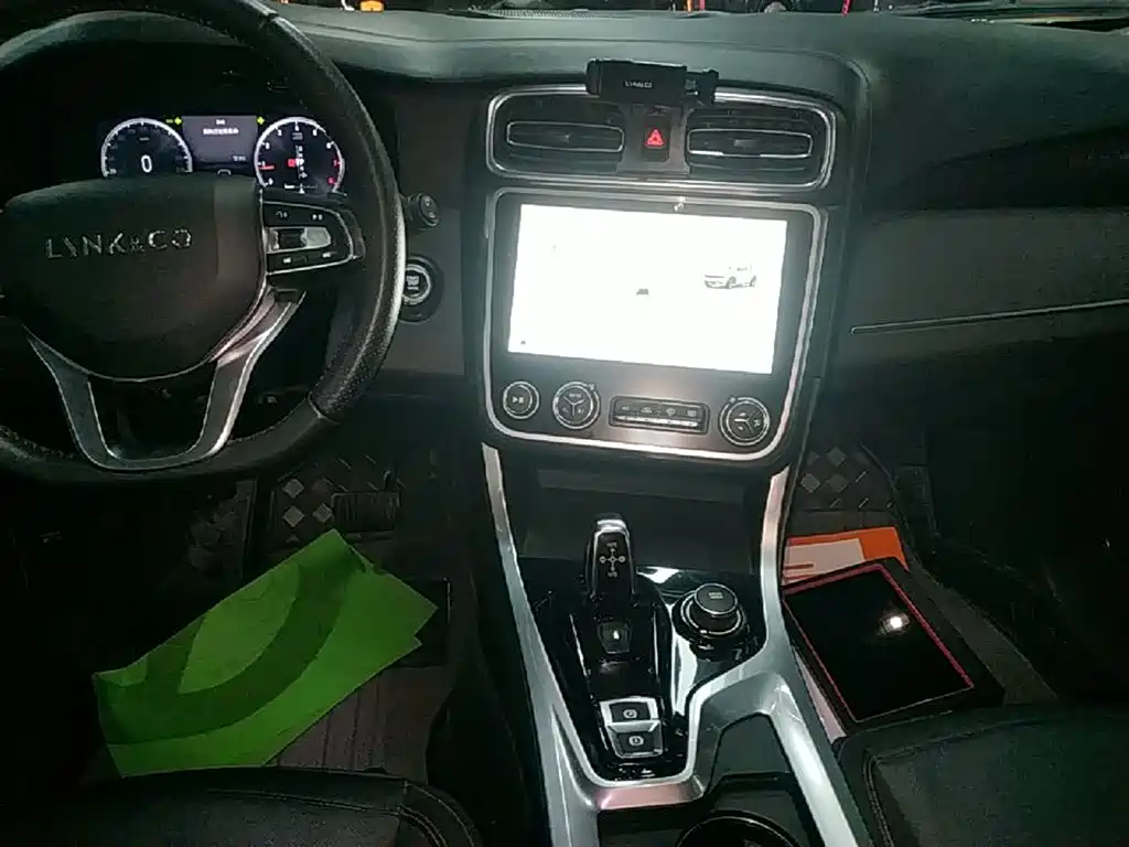 Lynk & Co 01 2017 2.0T AWD Pro фото 13