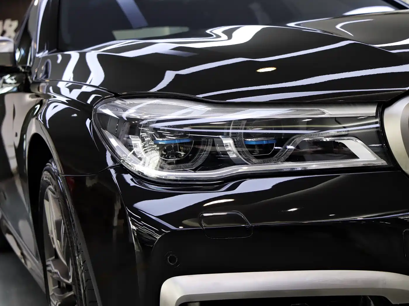 BMW 7 Series 2018 M760Li xDrive фото 38
