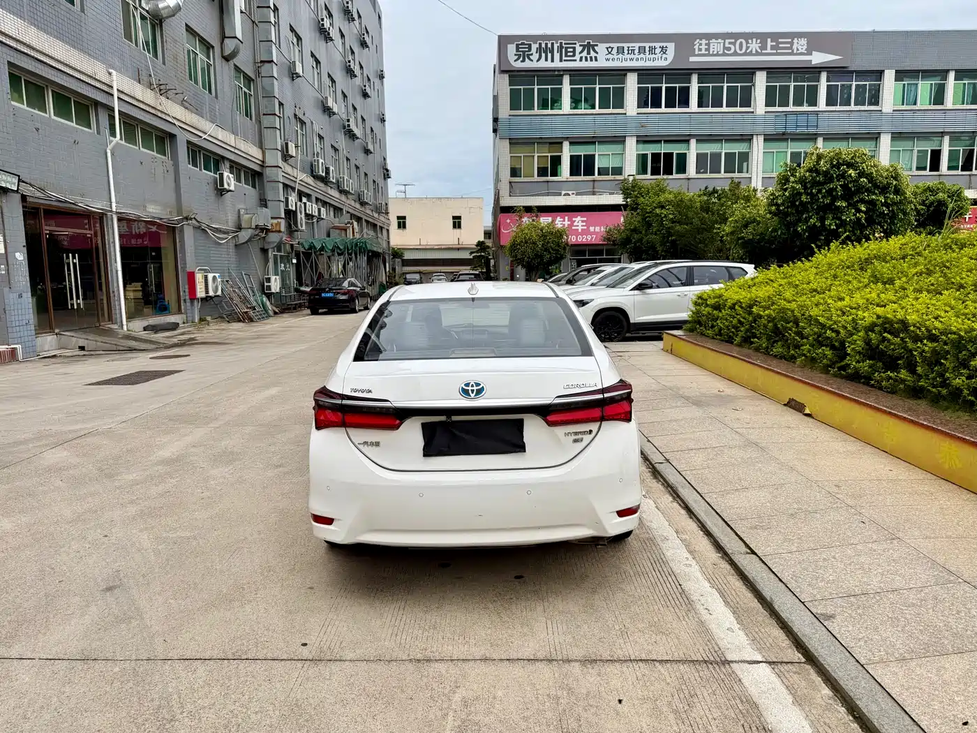 Toyota Corolla 2018 Hybrid 1.8L E-CVT Smart Edition фото 4