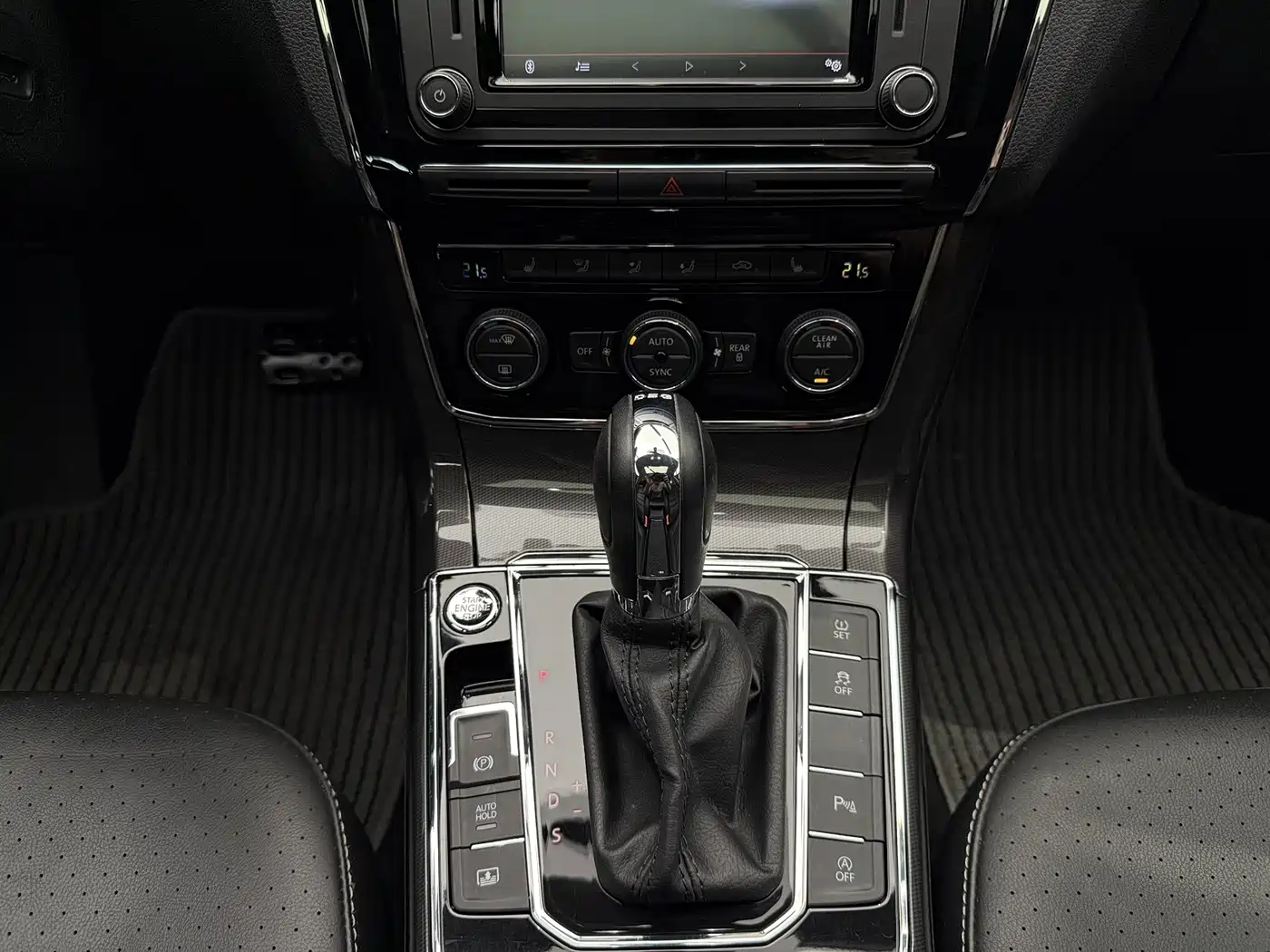 Volkswagen Passat 2017 330TSI DSG Luxury фото 17