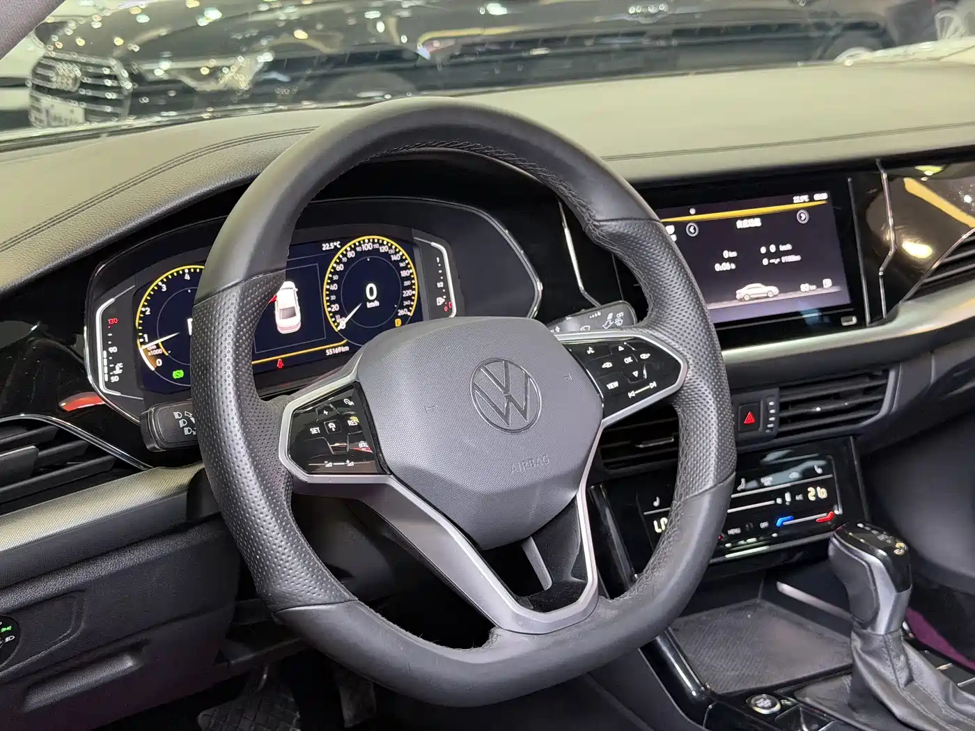 Volkswagen Passat 2023 280TSI Elite Edition фото 9