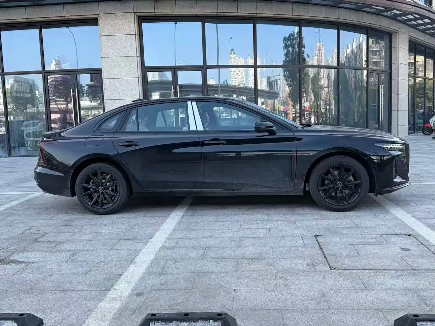 Hongqi H5 2025 1.5T DCT Mystic Shadow фото 3