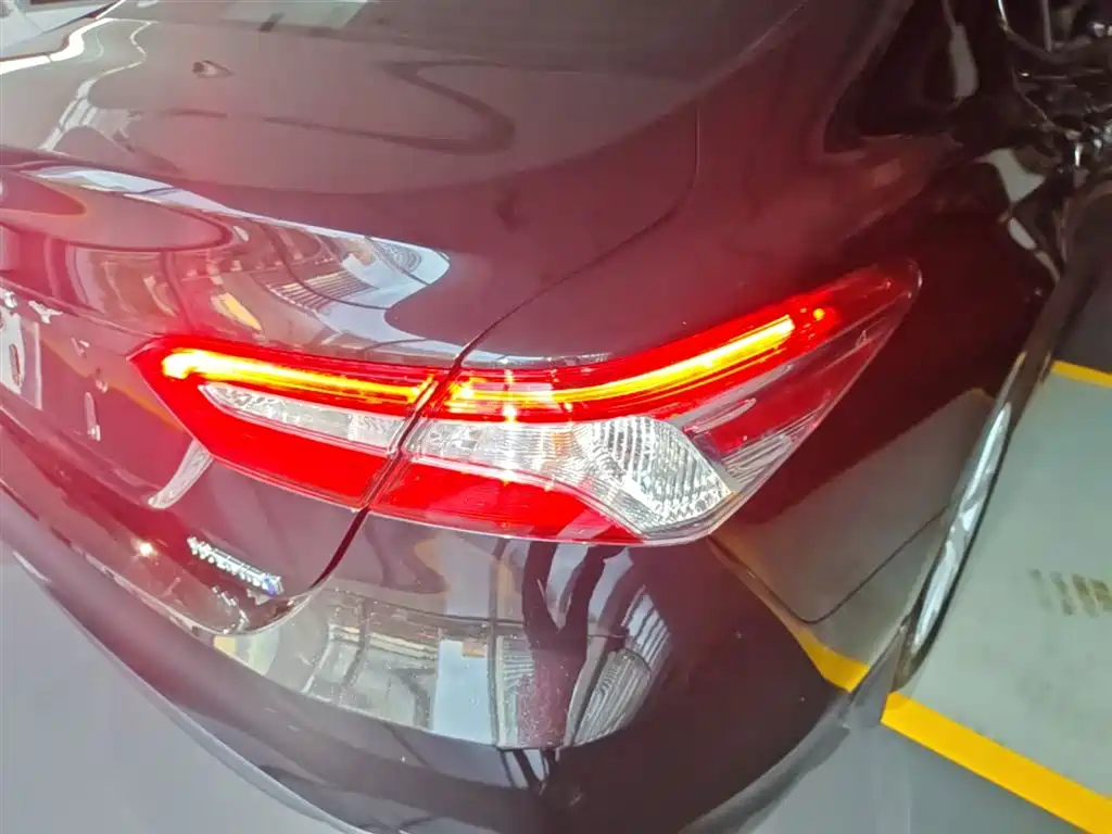 Toyota Camry 2021 Hybrid 2.5HGVP Leading Edition фото 8
