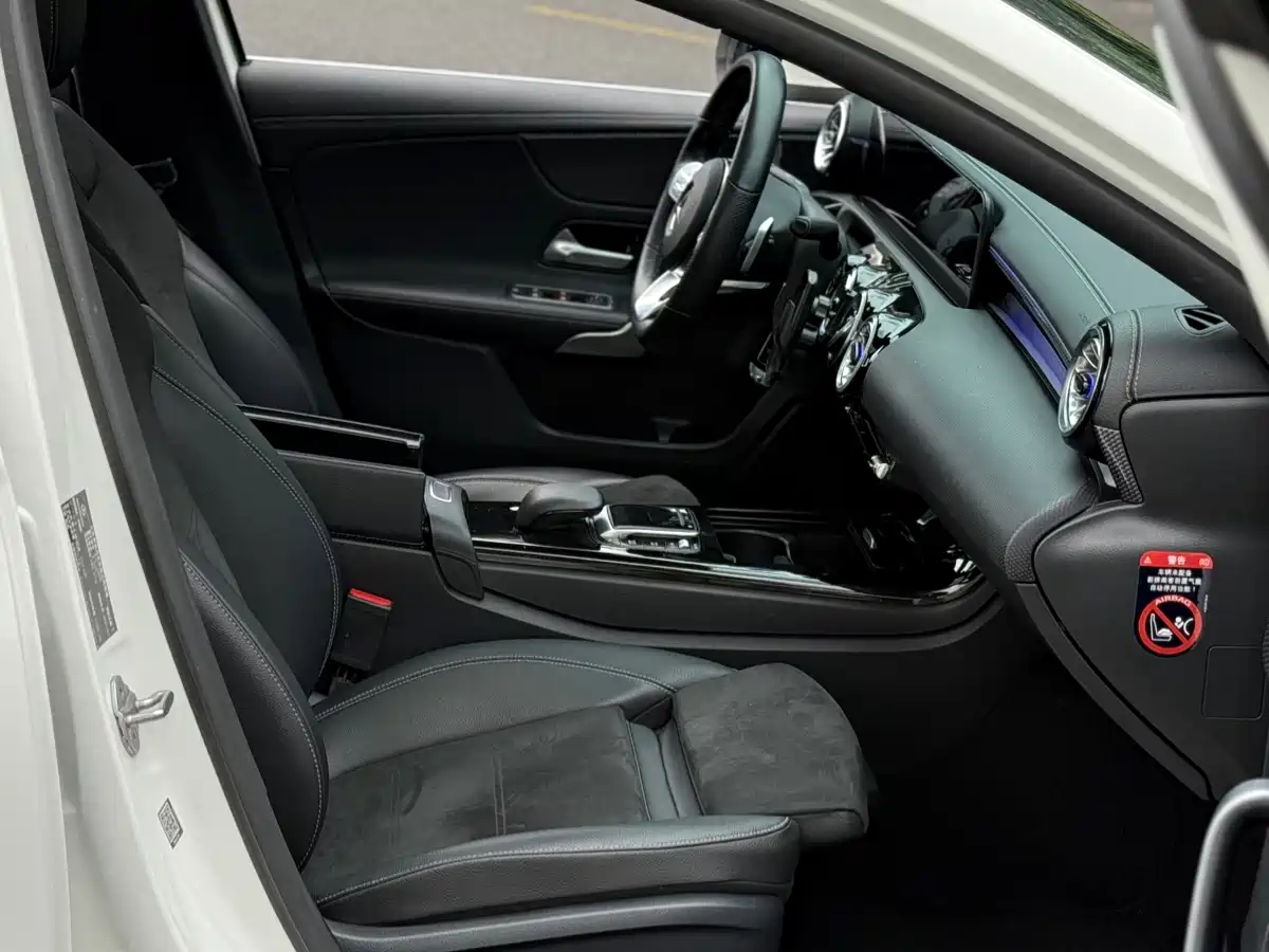 Mercedes-Benz A-Class 2021 A 200 L Sport Sedan Fashion Edition фото 11