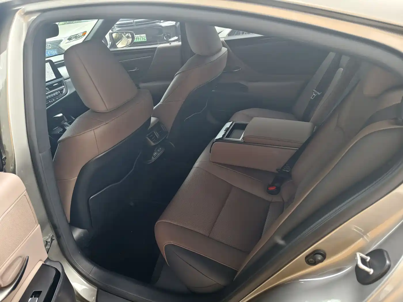 Lexus ES 2023 200 Excellence Edition фото 6
