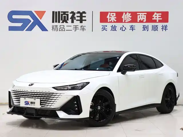 Changan UNI-V 2022 1.5T Premium Model — фото 1