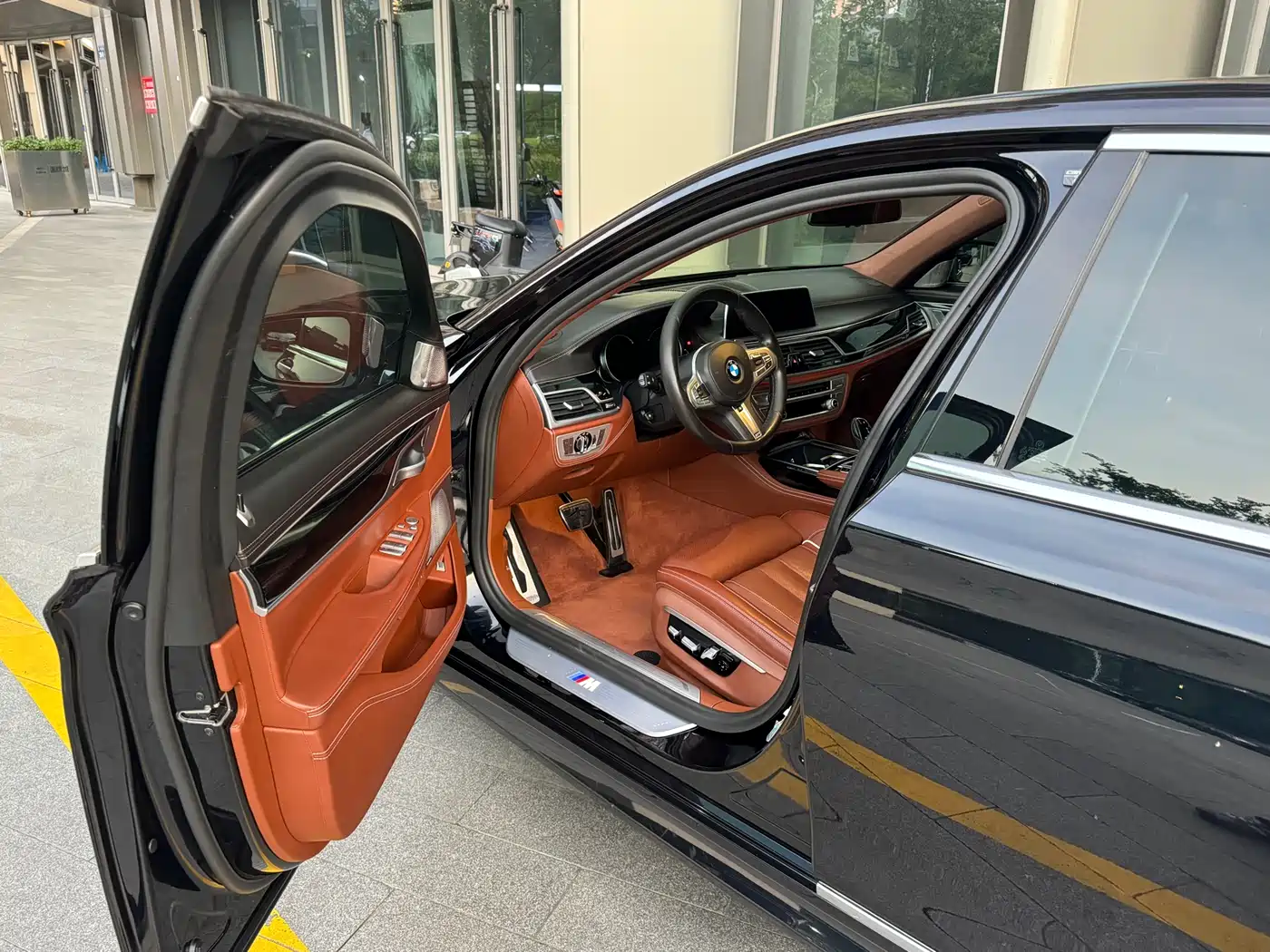 BMW 7 Series 2018 750Li xDrive M Sport Package фото 13