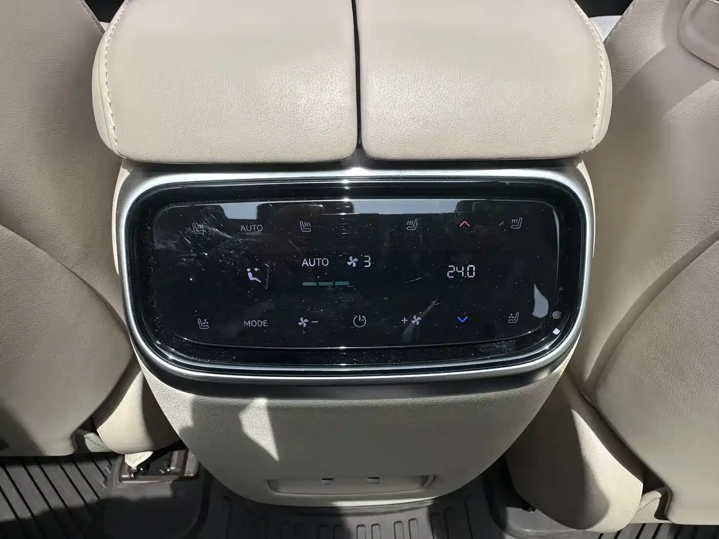 AITO Wenjie AITO M7 2024 1.5T Smart Drive 4WD Ultra 6-seater фото 15