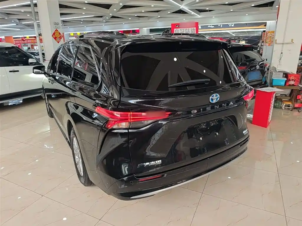 Toyota Sienna 2021 2.5L Hybrid Premium Edition фото 5
