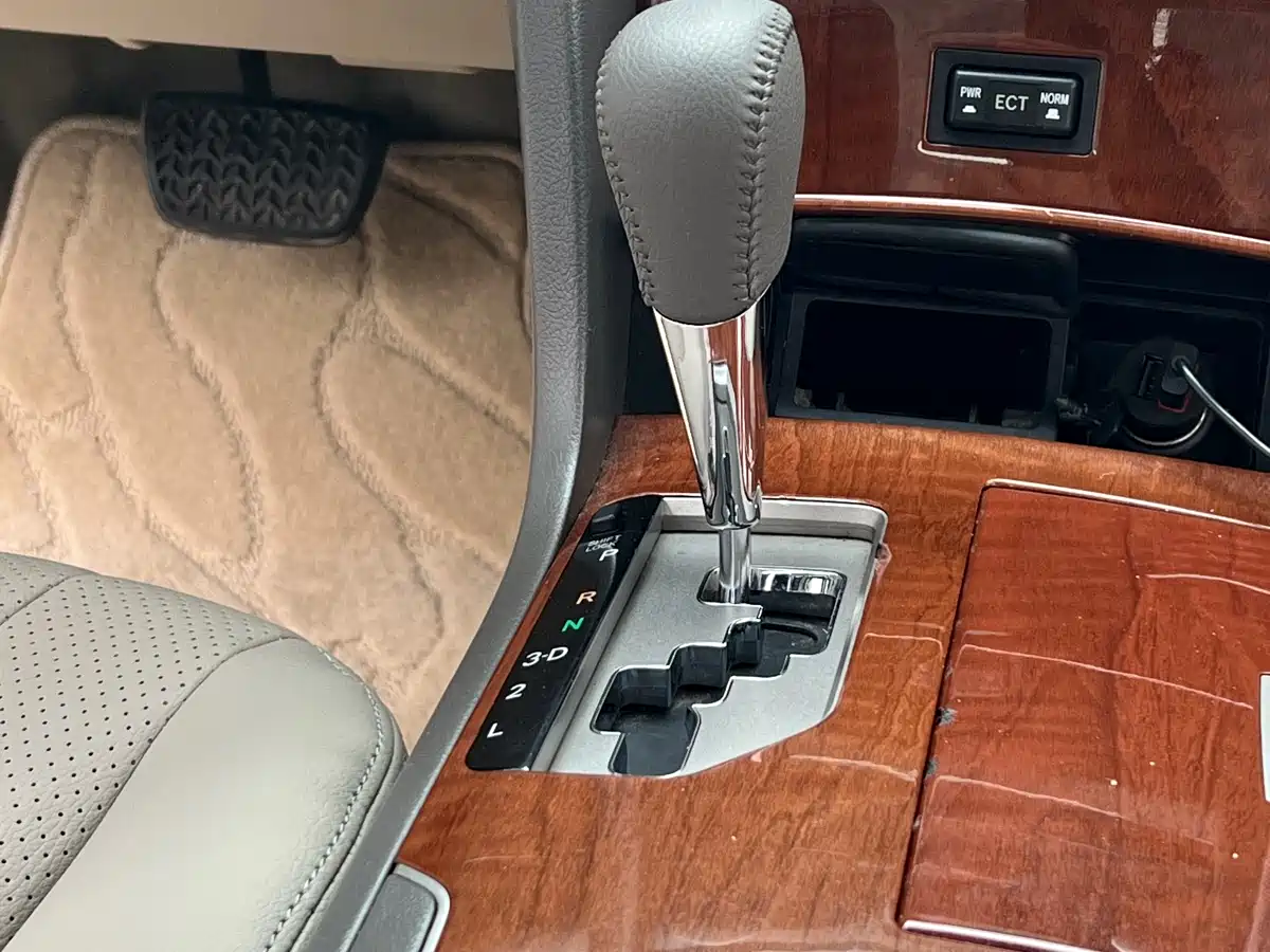 Toyota Camry 2013 200E Classic Elite Edition фото 10