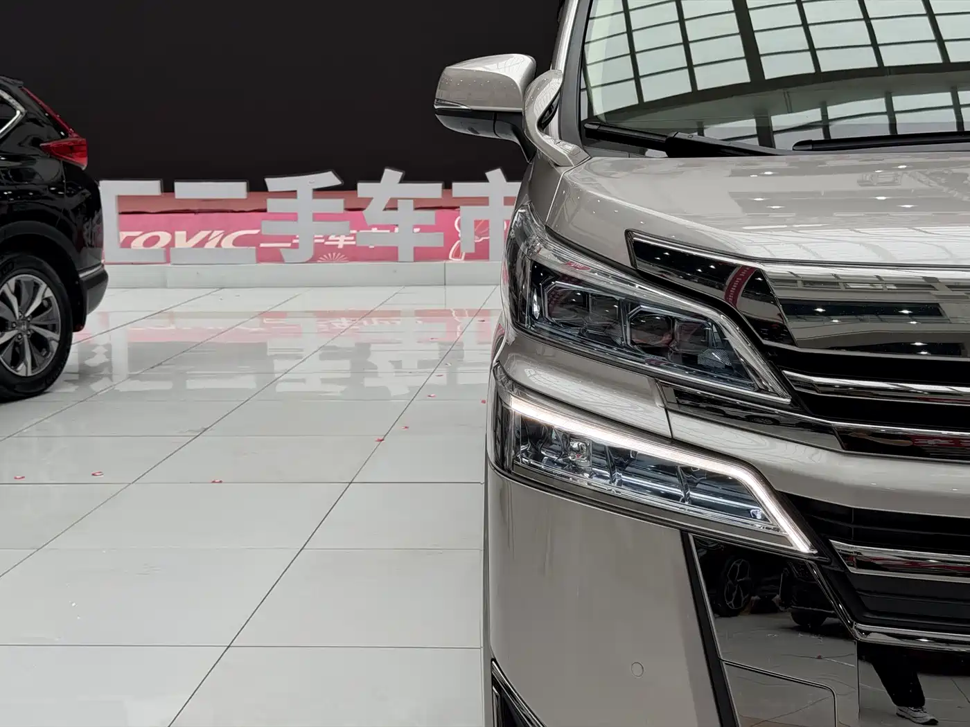 Toyota Vellfire 2019 Hybrid 2.5L HV Premium Edition фото 24