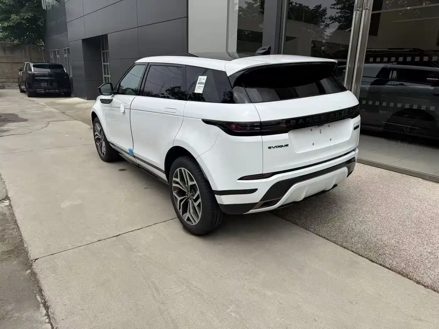 Land Rover Range Rover Evoque 2026 Range Rover Evoque L SE фото 9