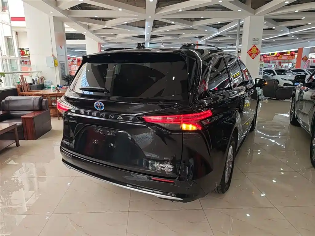 Toyota Sienna 2021 2.5L Hybrid Premium Edition фото 7