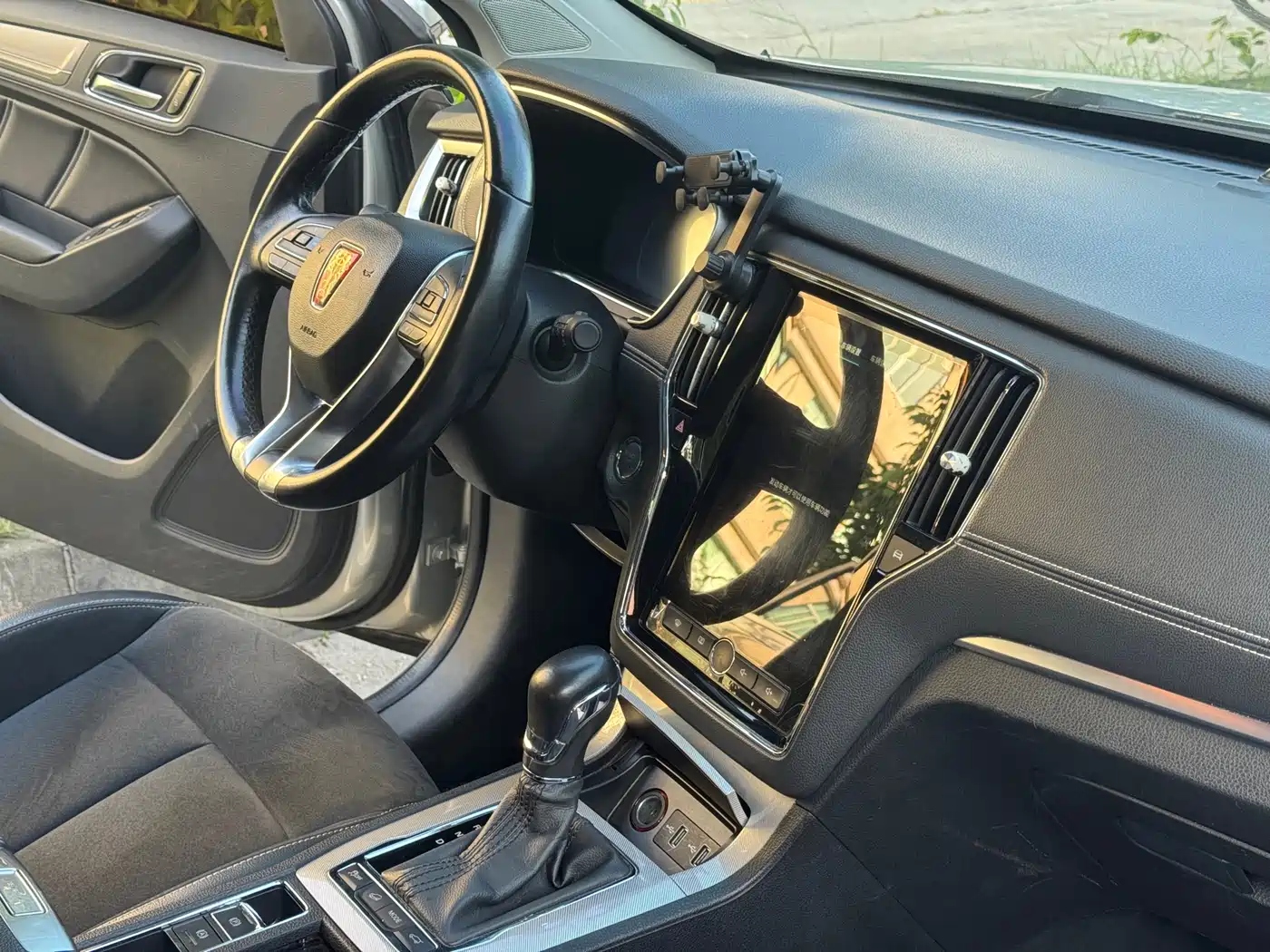 ROEWE RX5 NEW ENERGY