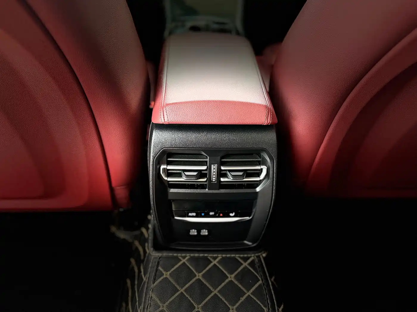 BMW 3 Series 2024 325Li M Sport Package фото 23