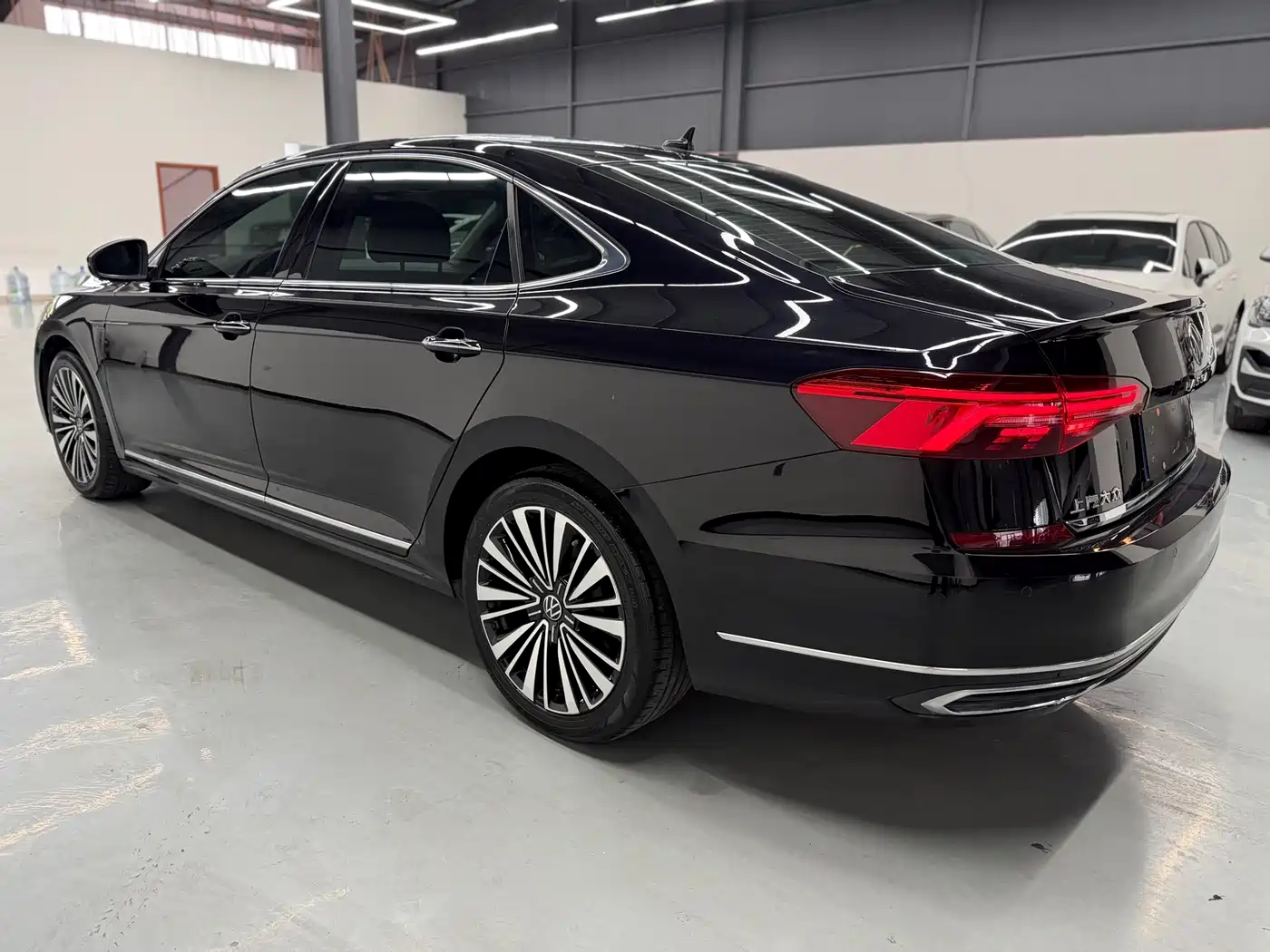 Volkswagen Passat 2020 Facelift 380TSI Luxury China VI фото 4