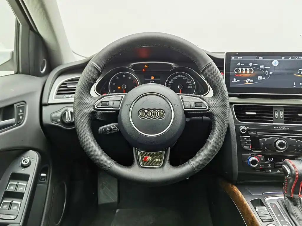Photo 11 - Audi A4L