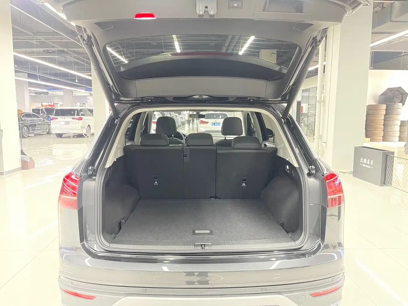 Volkswagen Tayron 2022 280TSI 2WD Luxury Smart Connect Edition фото 11