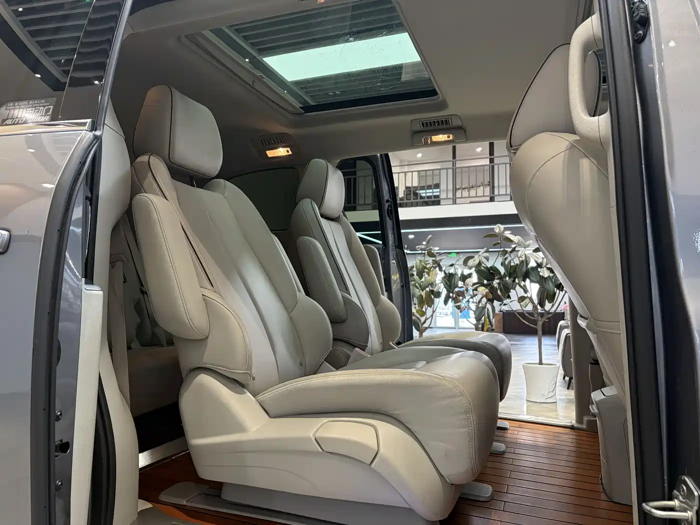 Buick GL8 2020 Land Business Class 652T Premium фото 11