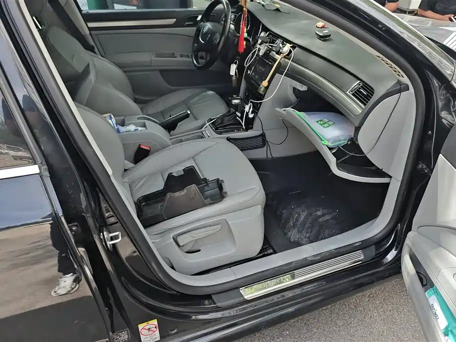 Škoda Superb 2012 1.8TSI Automatic Noble Elegance Edition фото 8