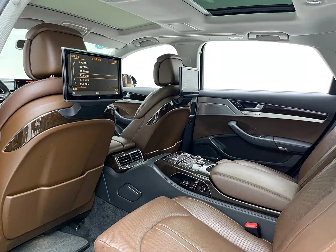 Photo 8 - Audi A8