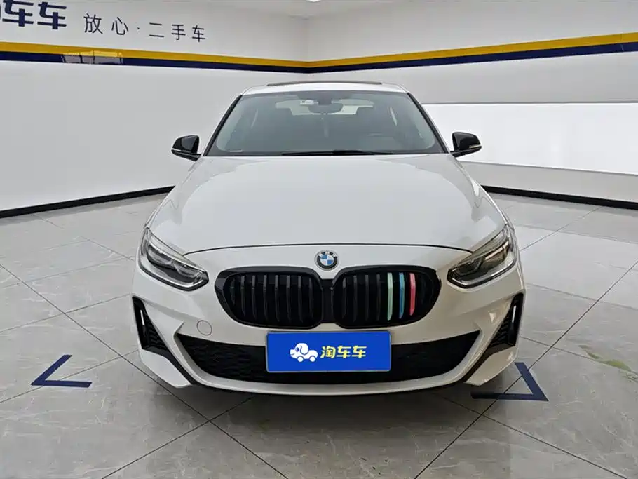 BMW 1 Series 2021 120i M Sport Shadow Edition фото 2