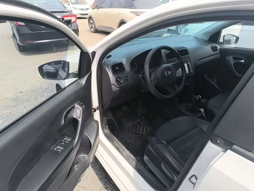 Volkswagen Polo 2016 1.4L Manual Trend фото 16