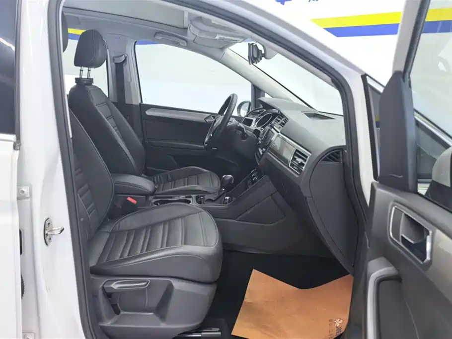 Volkswagen Touran 2018 Touran L 280TSI DSG Frontier Edition 7-Seater China V фото 8