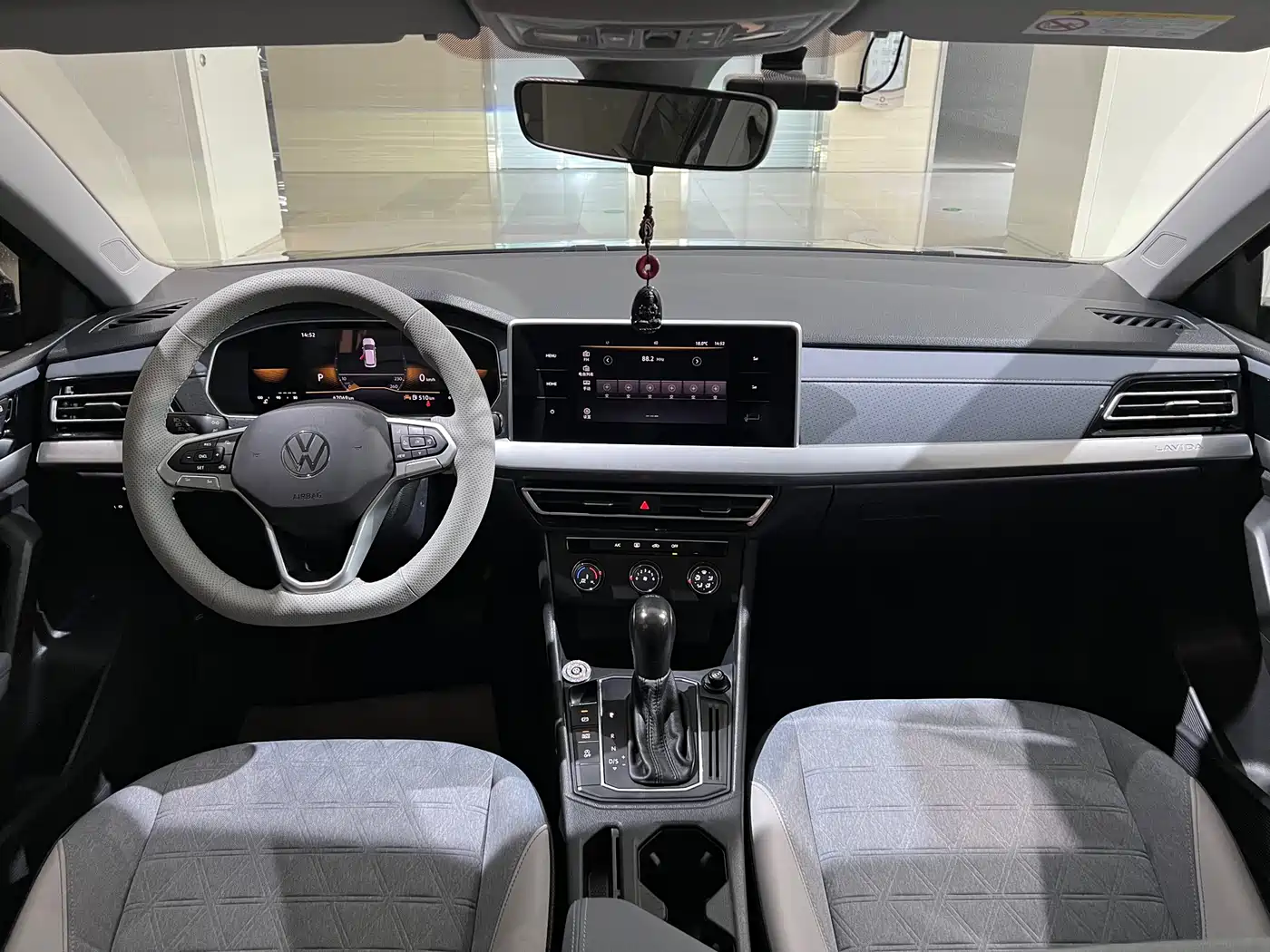 Volkswagen Lavida 2023 1.5L Auto Luxury Edition фото 11