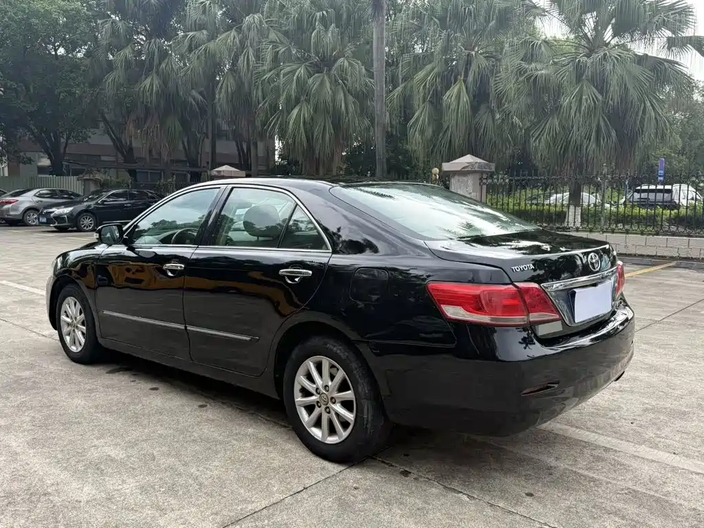 Фото 5 - Toyota Camry