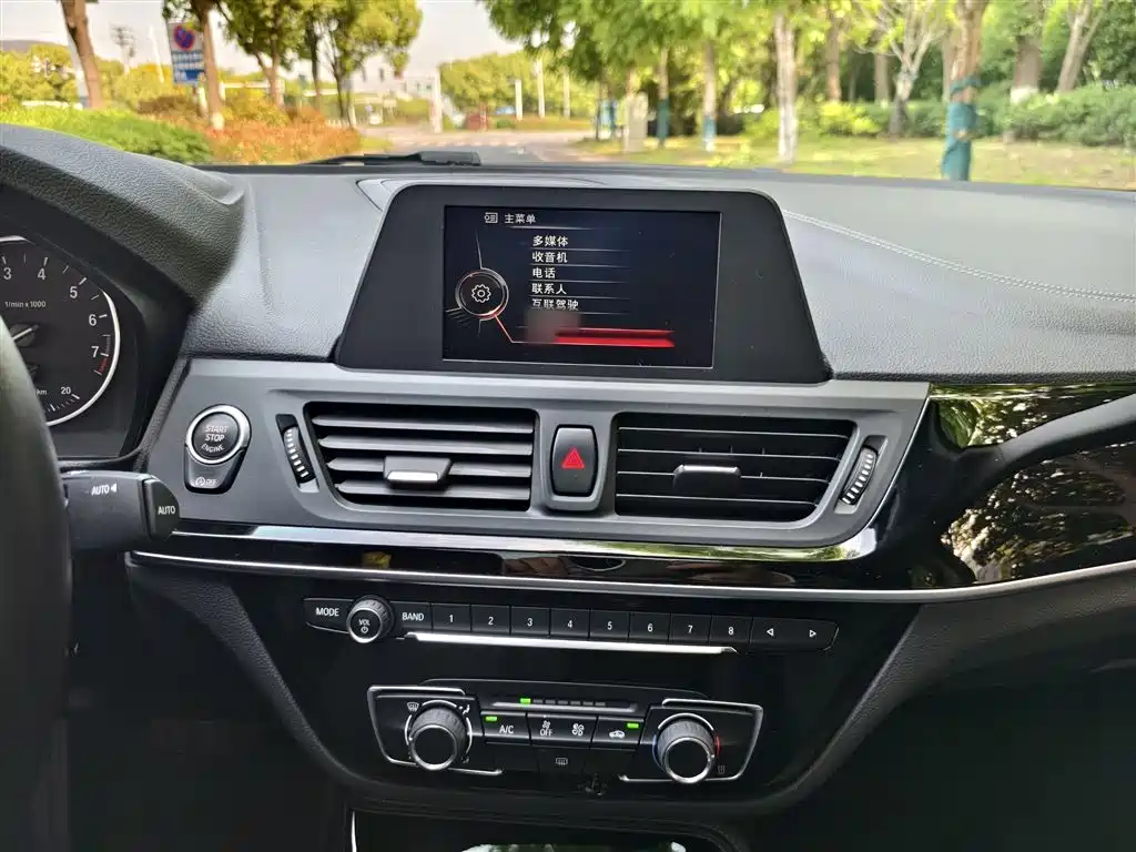 BMW 1 Series 2017 118i Sport фото 6